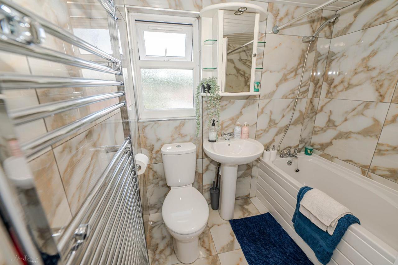 4 Bedrooms,2 Bathrooms House With Free Parking Дом отдыха