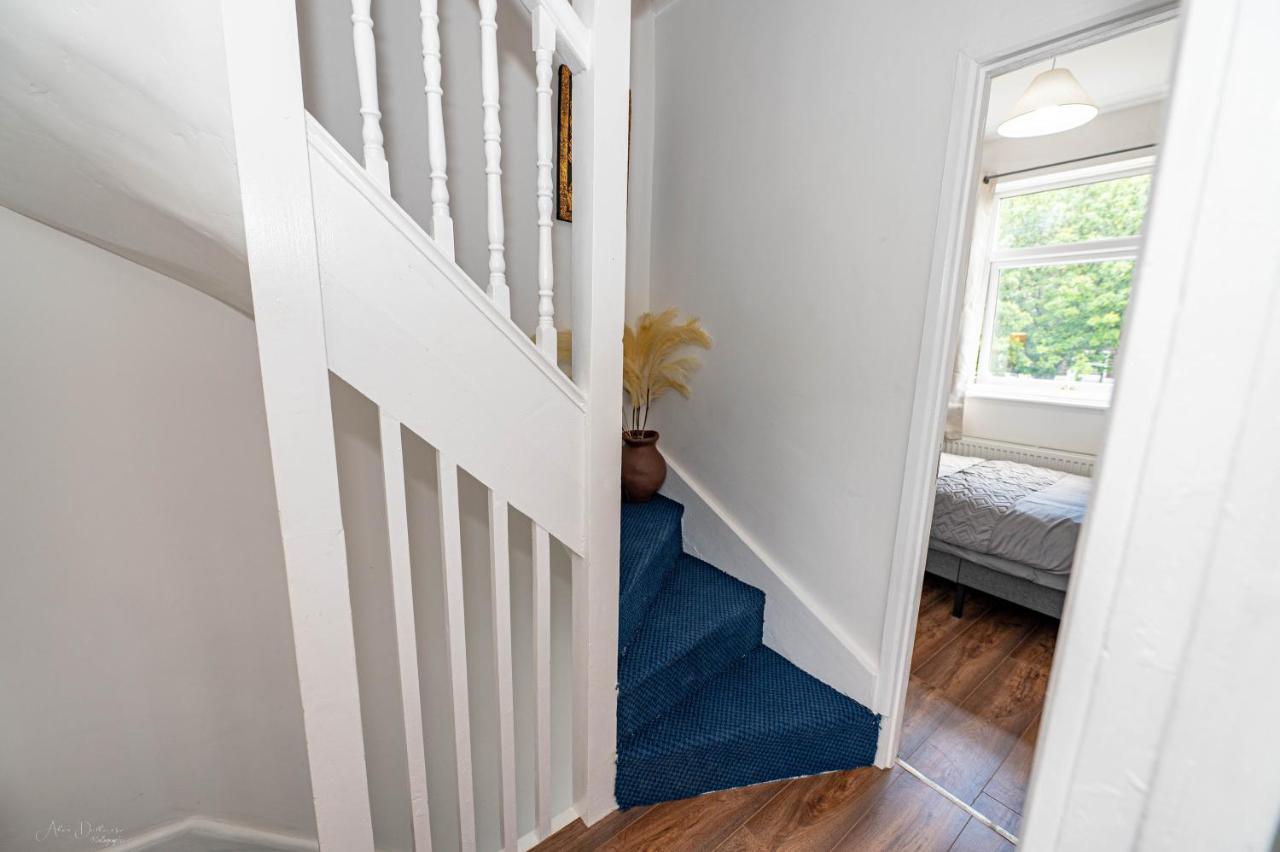 Дом отдыха 4 Bedrooms,2 Bathrooms House With Free Parking Пламстед