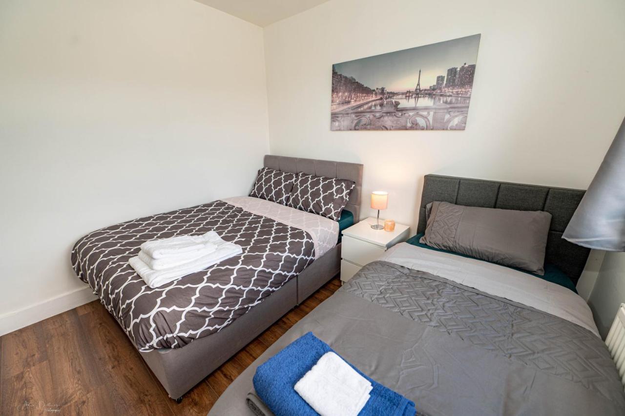 4 Bedrooms,2 Bathrooms House With Free Parking Дом отдыха Пламстед