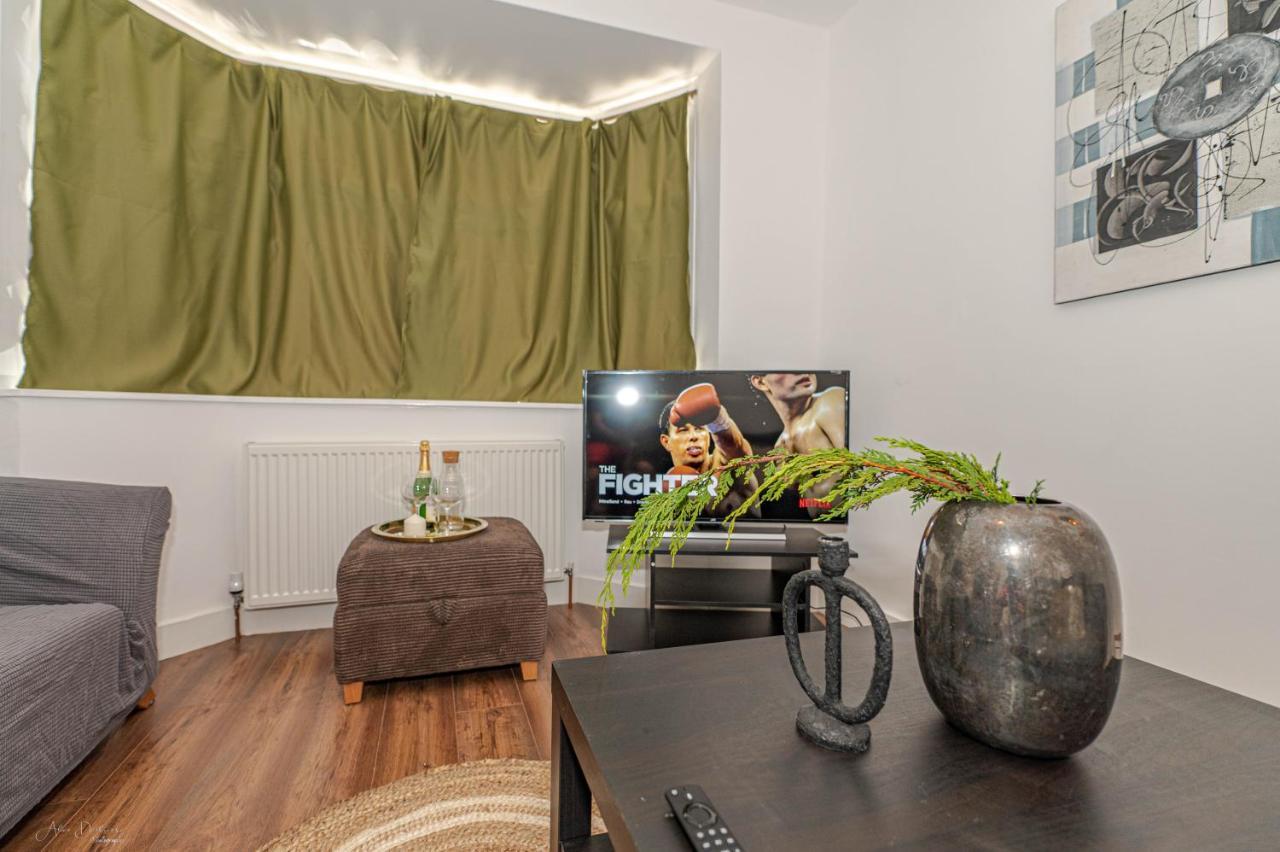 4 Bedrooms,2 Bathrooms House With Free Parking Дом отдыха