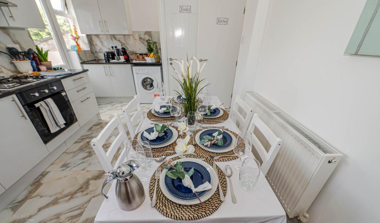 Дом отдыха 4 Bedrooms,2 Bathrooms House With Free Parking Пламстед